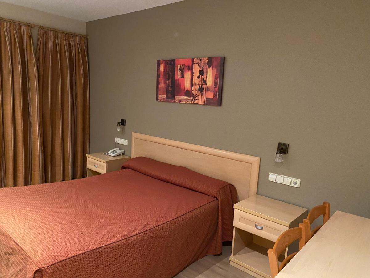Hotel La Union ウマネス・デ・マドリード エクステリア 写真