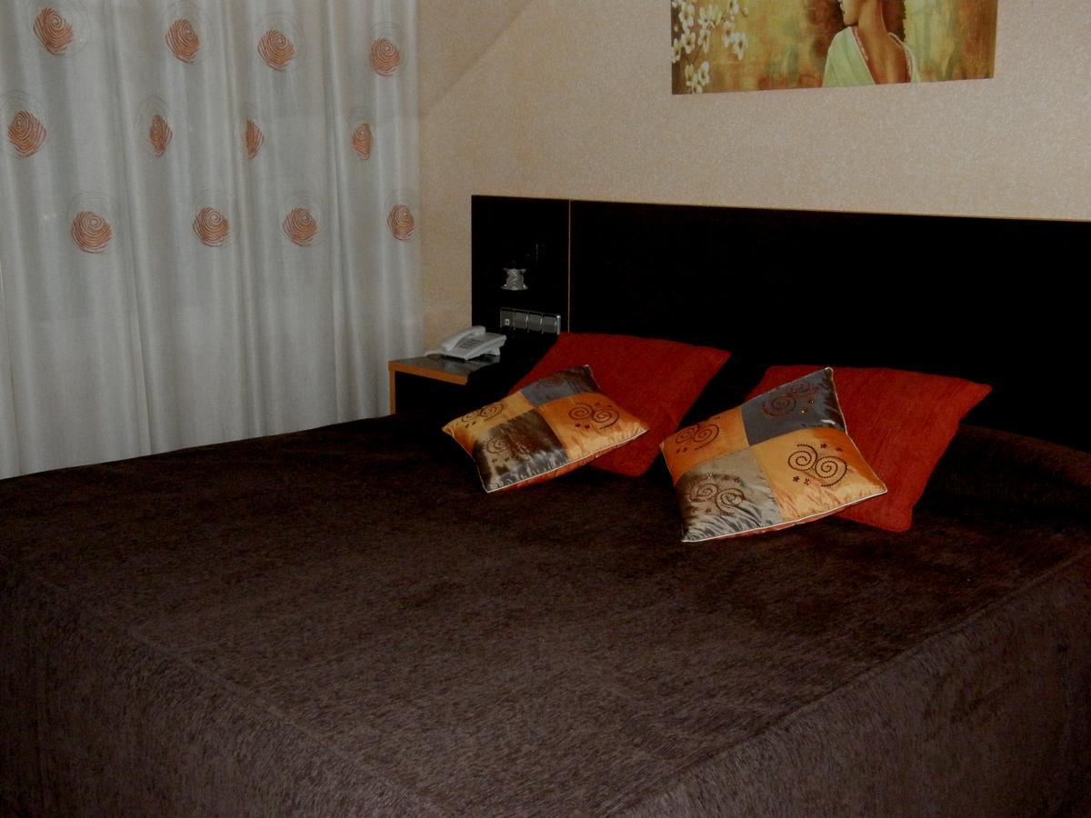 Hotel La Union ウマネス・デ・マドリード エクステリア 写真