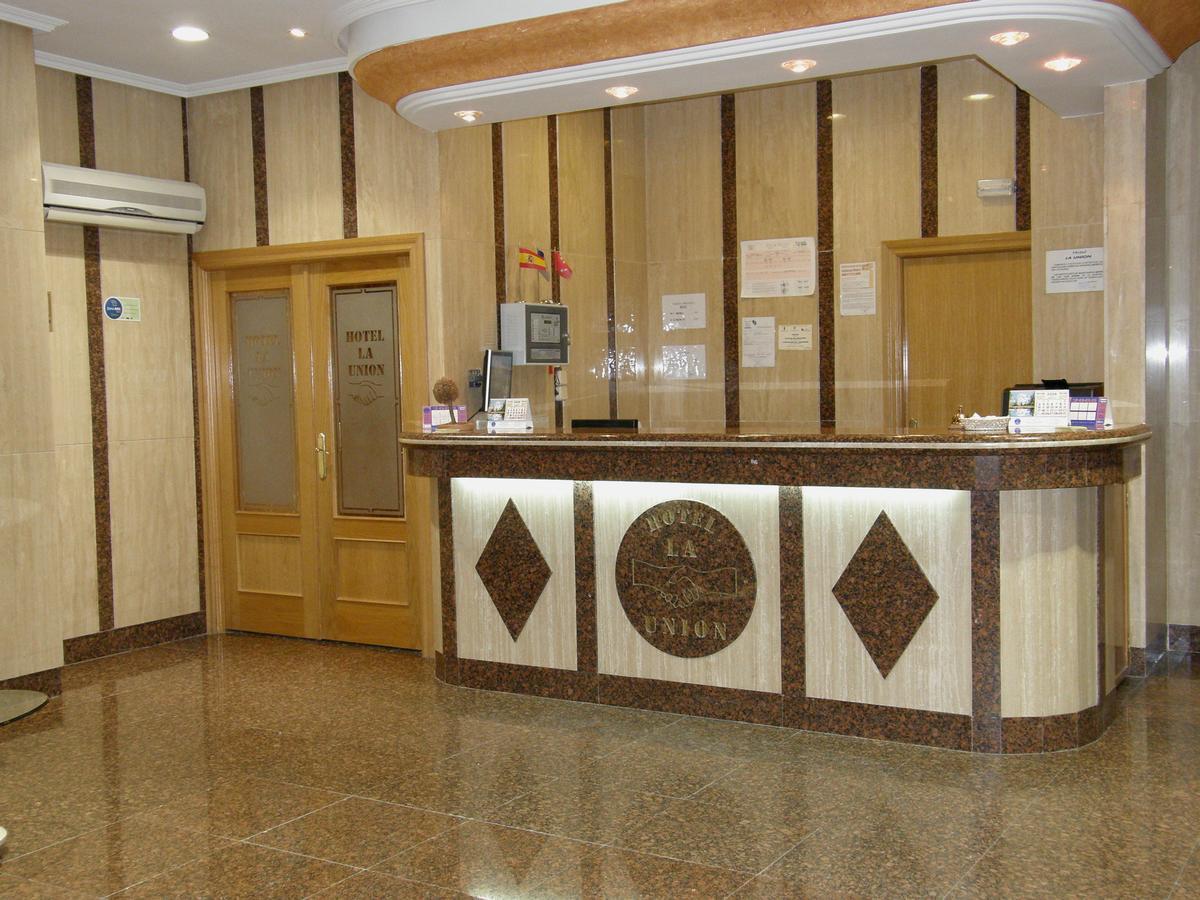 Hotel La Union ウマネス・デ・マドリード エクステリア 写真