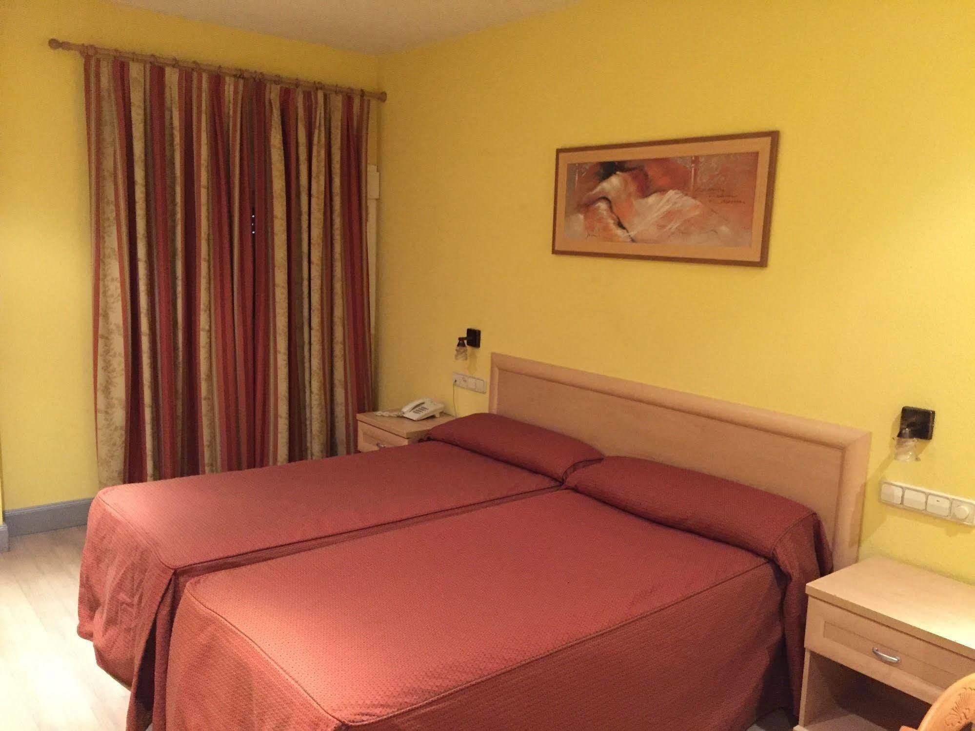 Hotel La Union ウマネス・デ・マドリード エクステリア 写真