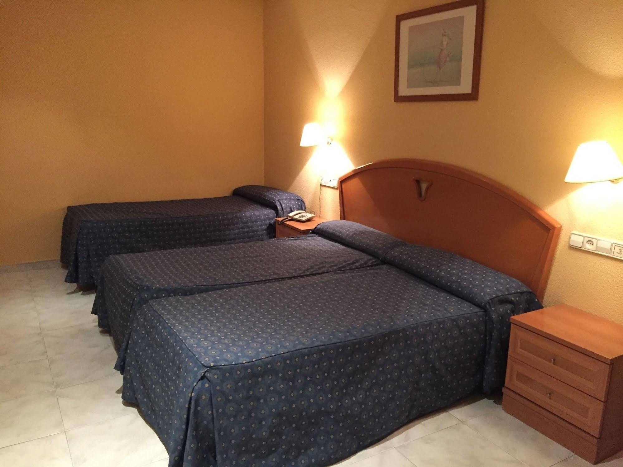 Hotel La Union ウマネス・デ・マドリード エクステリア 写真