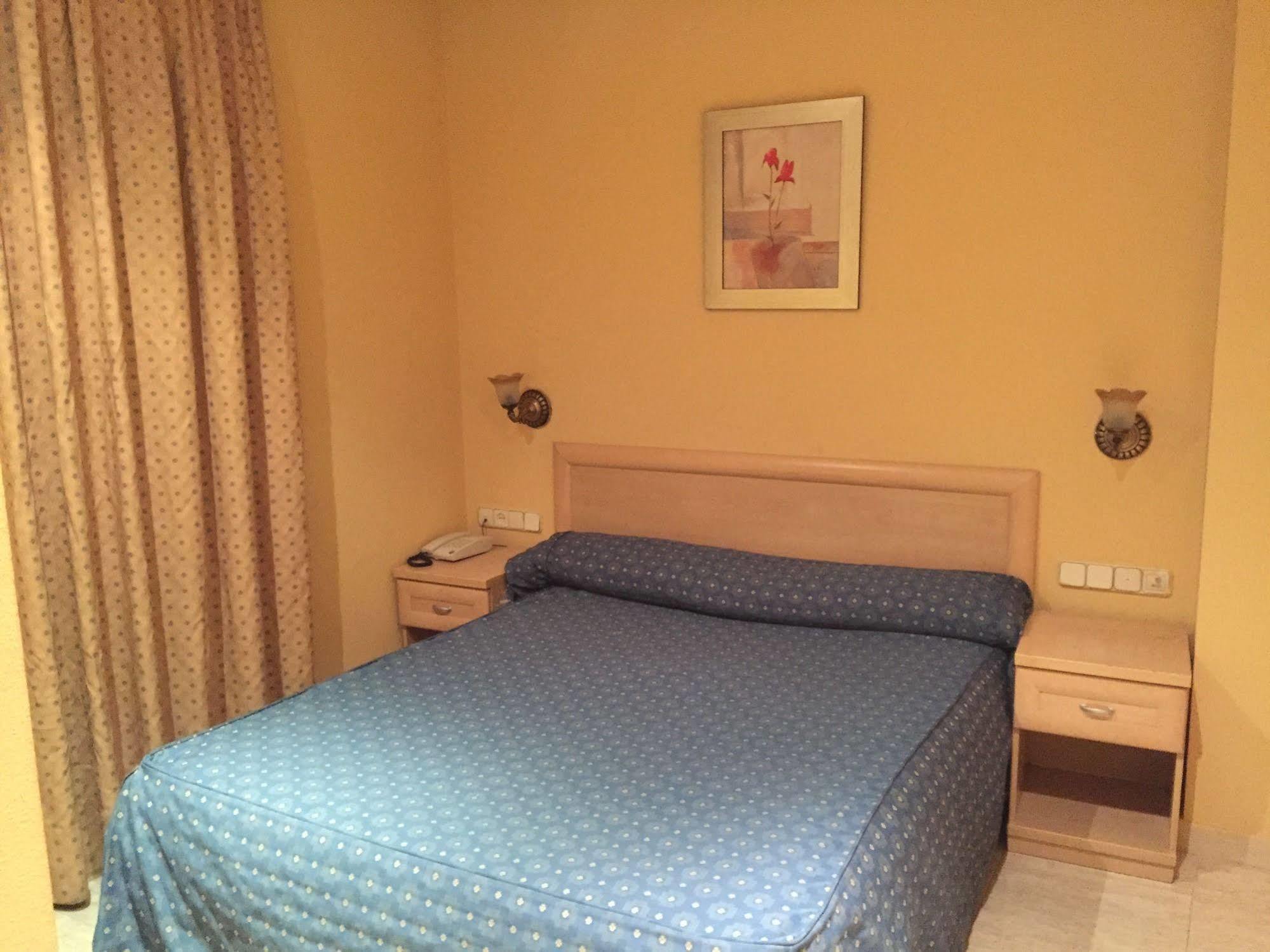 Hotel La Union ウマネス・デ・マドリード エクステリア 写真