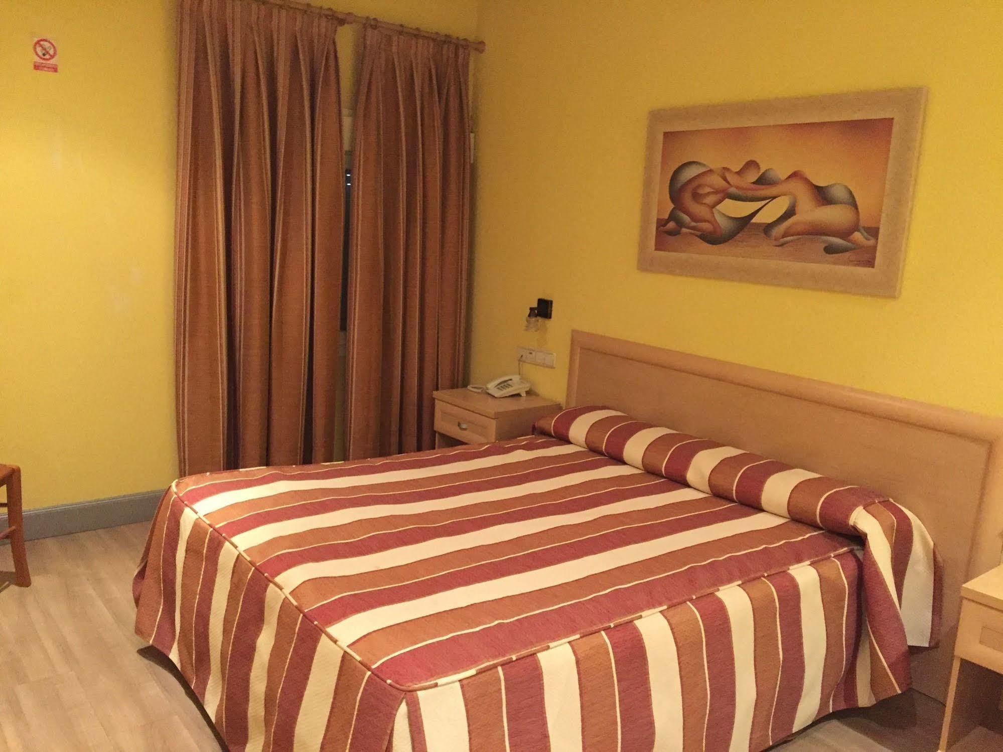 Hotel La Union ウマネス・デ・マドリード エクステリア 写真